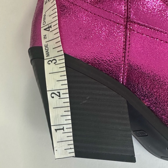 Nine West Western Pink Metallic Keeks boots size 8.5
Metallic cowboy boots - Picture 9 of 11